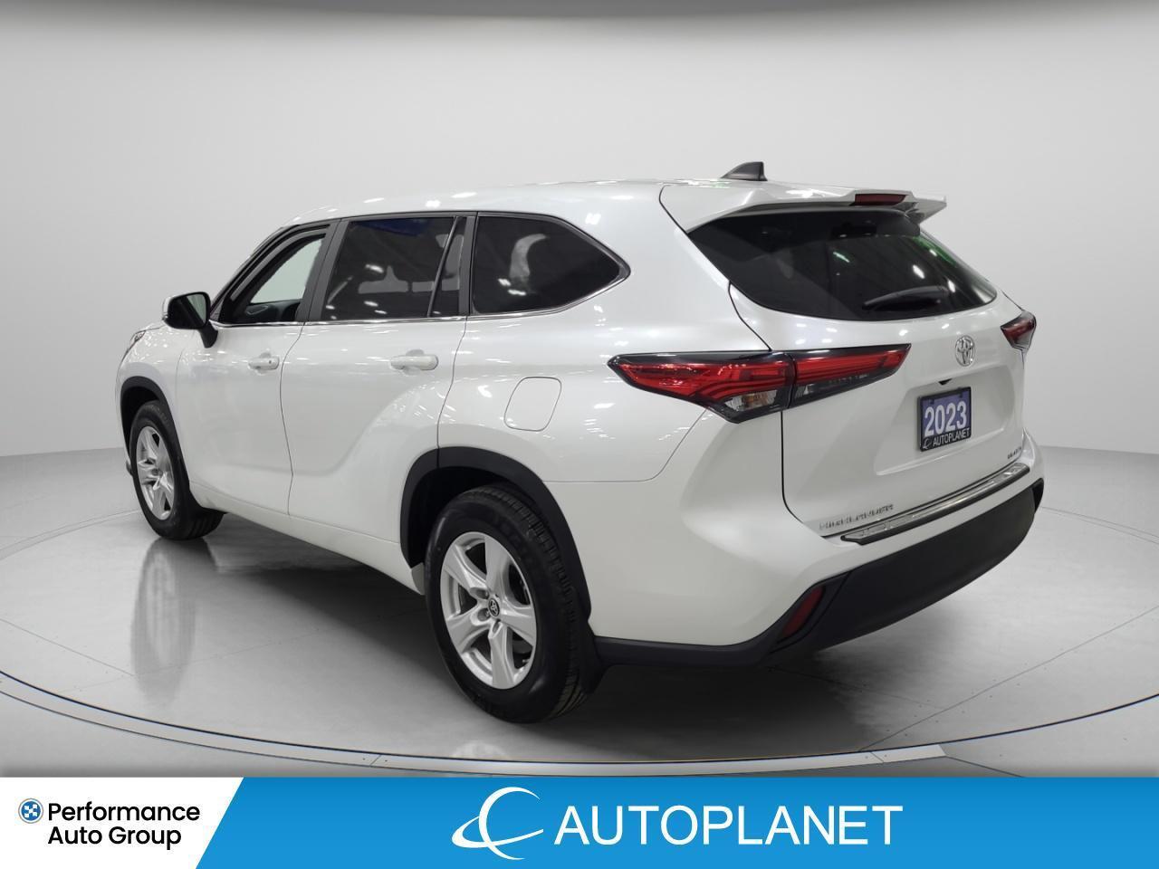 2023 Toyota Highlander LE AWD, Toyota Safety Sense 2.0, Heated Seats! Photo