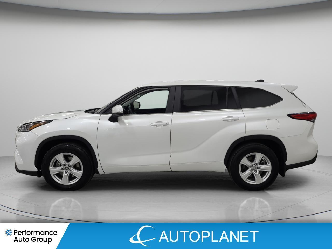 2023 Toyota Highlander LE AWD, Toyota Safety Sense 2.0, Heated Seats! Photo