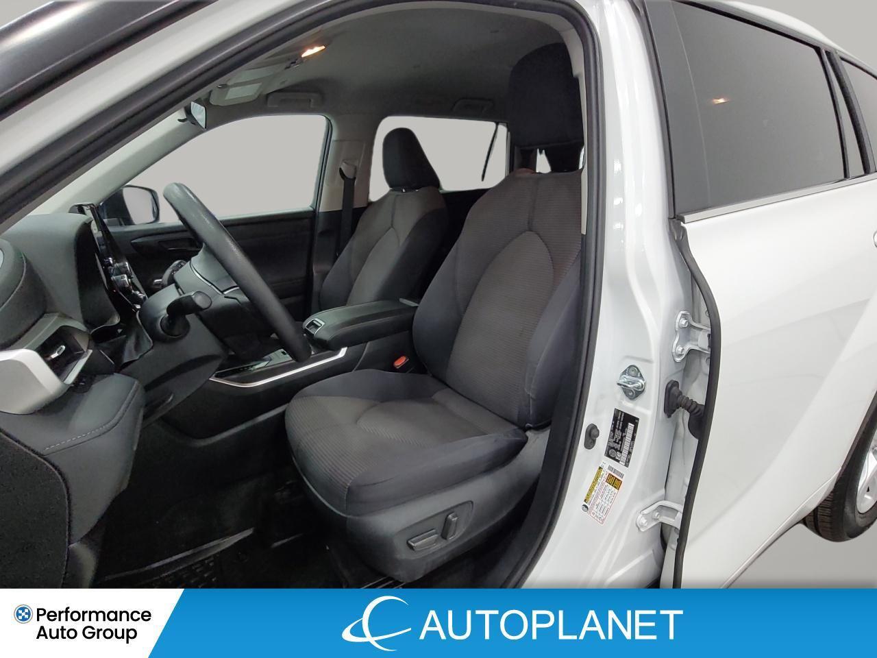 2023 Toyota Highlander LE AWD, Toyota Safety Sense 2.0, Heated Seats! Photo