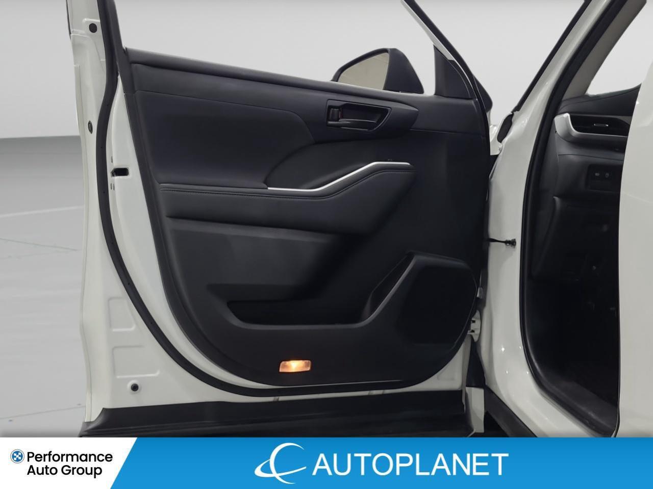 2023 Toyota Highlander LE AWD, Toyota Safety Sense 2.0, Heated Seats! Photo