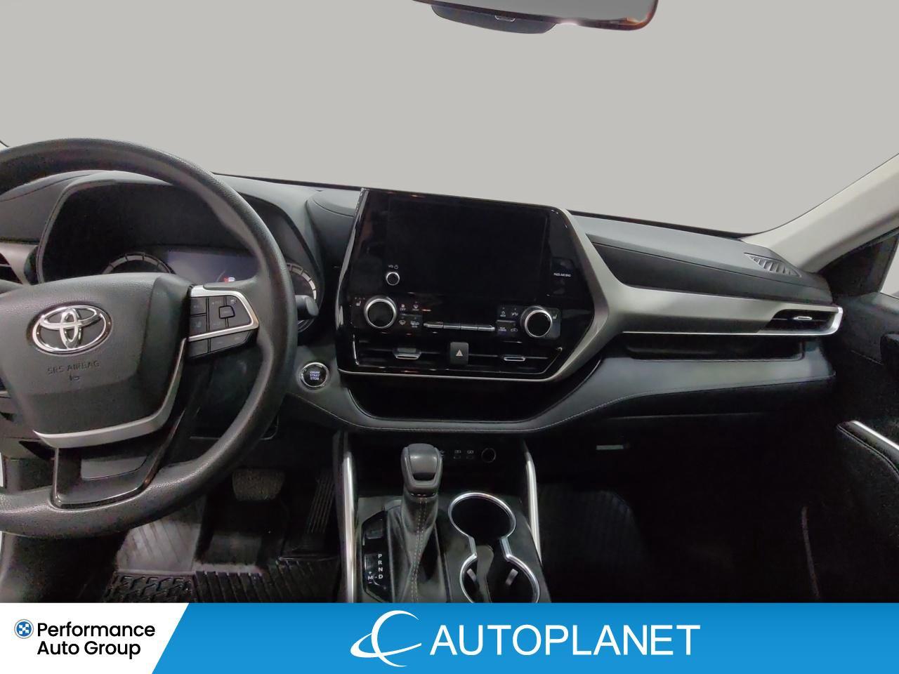 2023 Toyota Highlander LE AWD, Toyota Safety Sense 2.0, Heated Seats! Photo