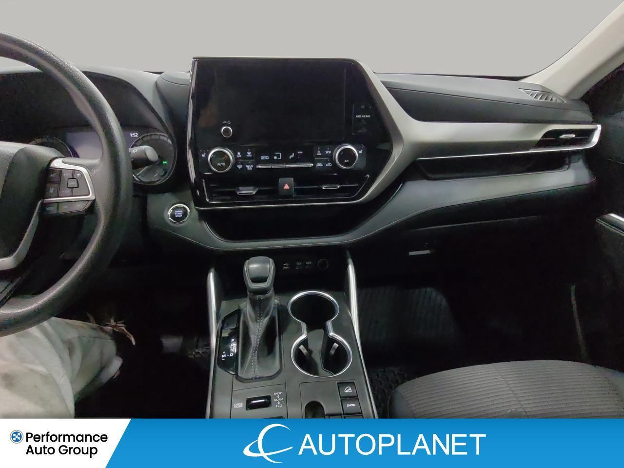 2023 Toyota Highlander LE AWD, Toyota Safety Sense 2.0, Heated Seats! Photo