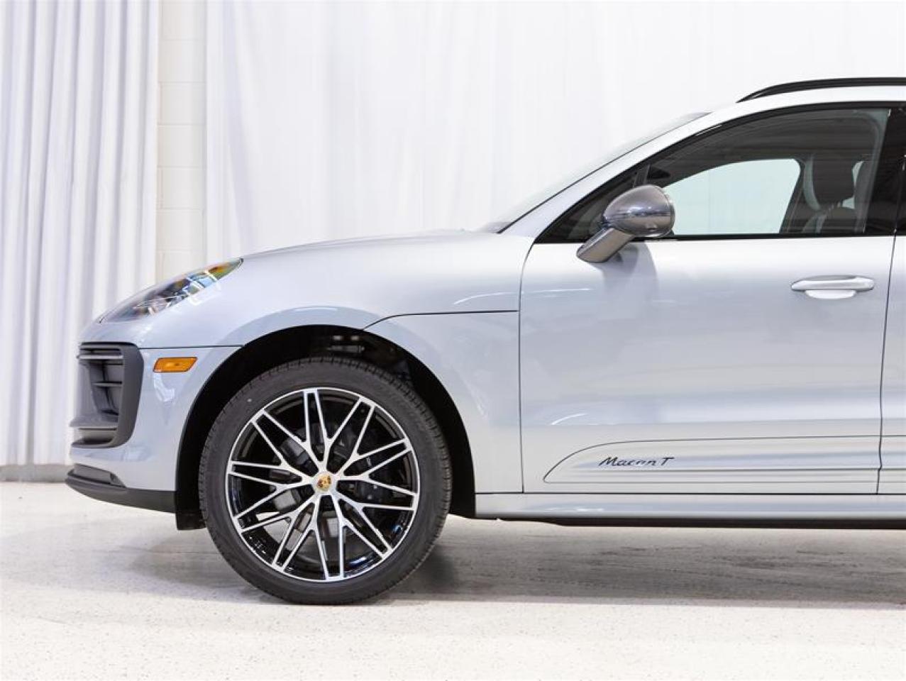 2026 Porsche Macan T AWD Photo
