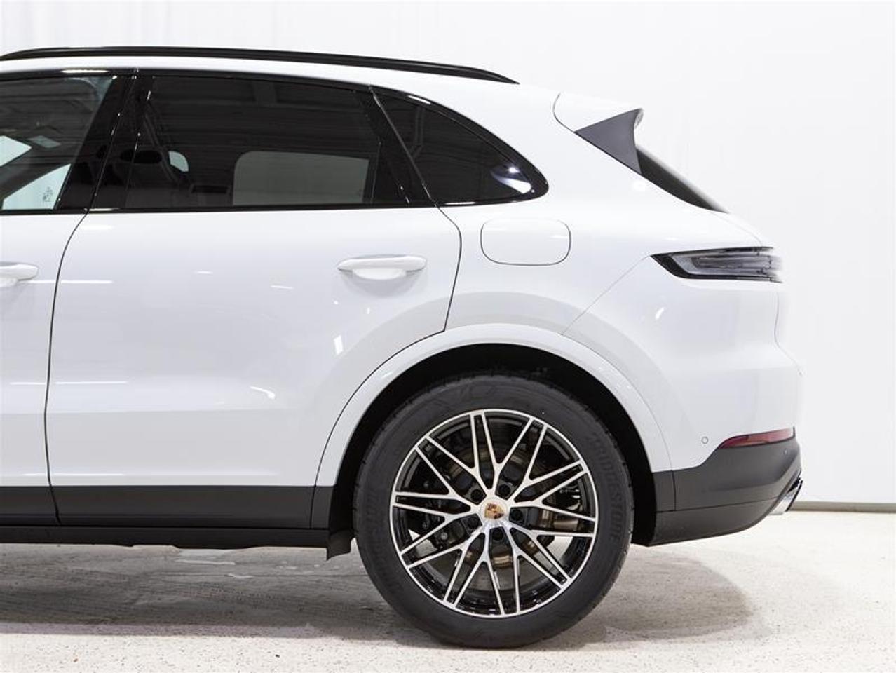 2026 Porsche Cayenne e-Hybrid AWD Photo
