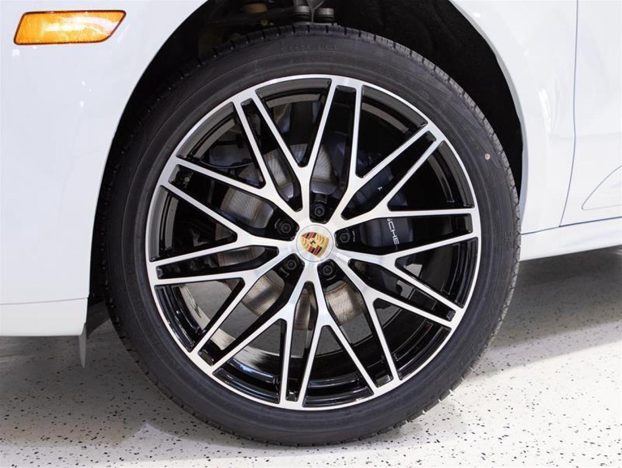 2026 Porsche Macan AWD Photo