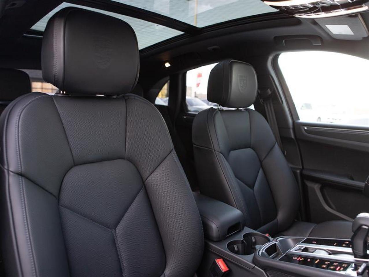 2026 Porsche Macan AWD Photo