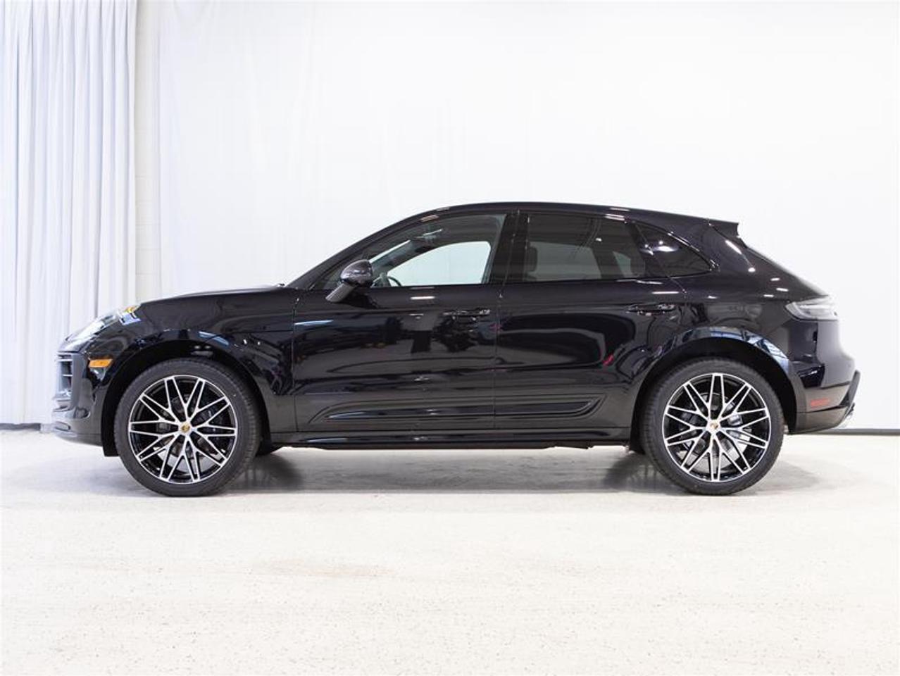 2026 Porsche Macan AWD Photo4