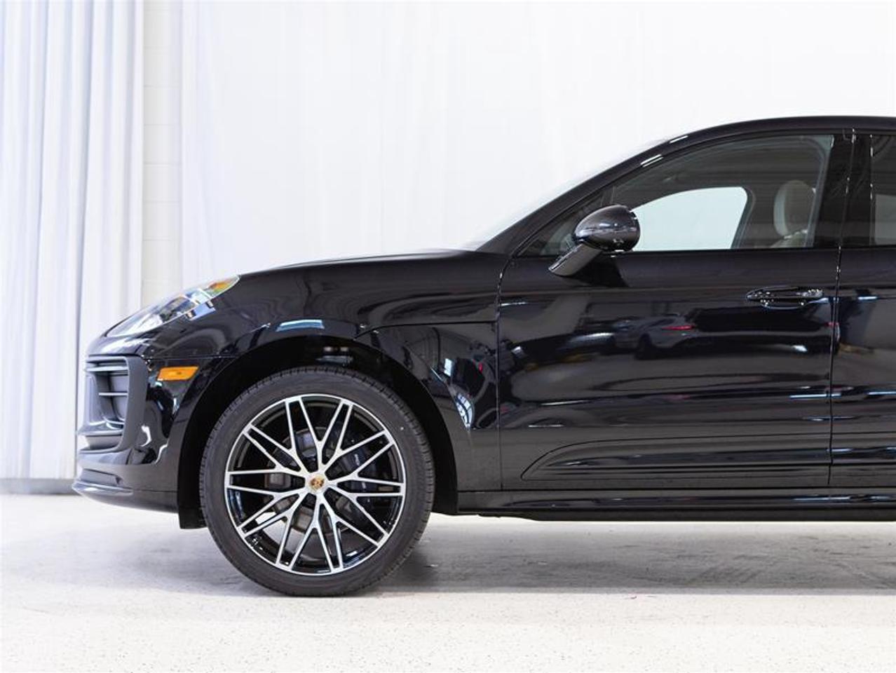2026 Porsche Macan AWD Photo