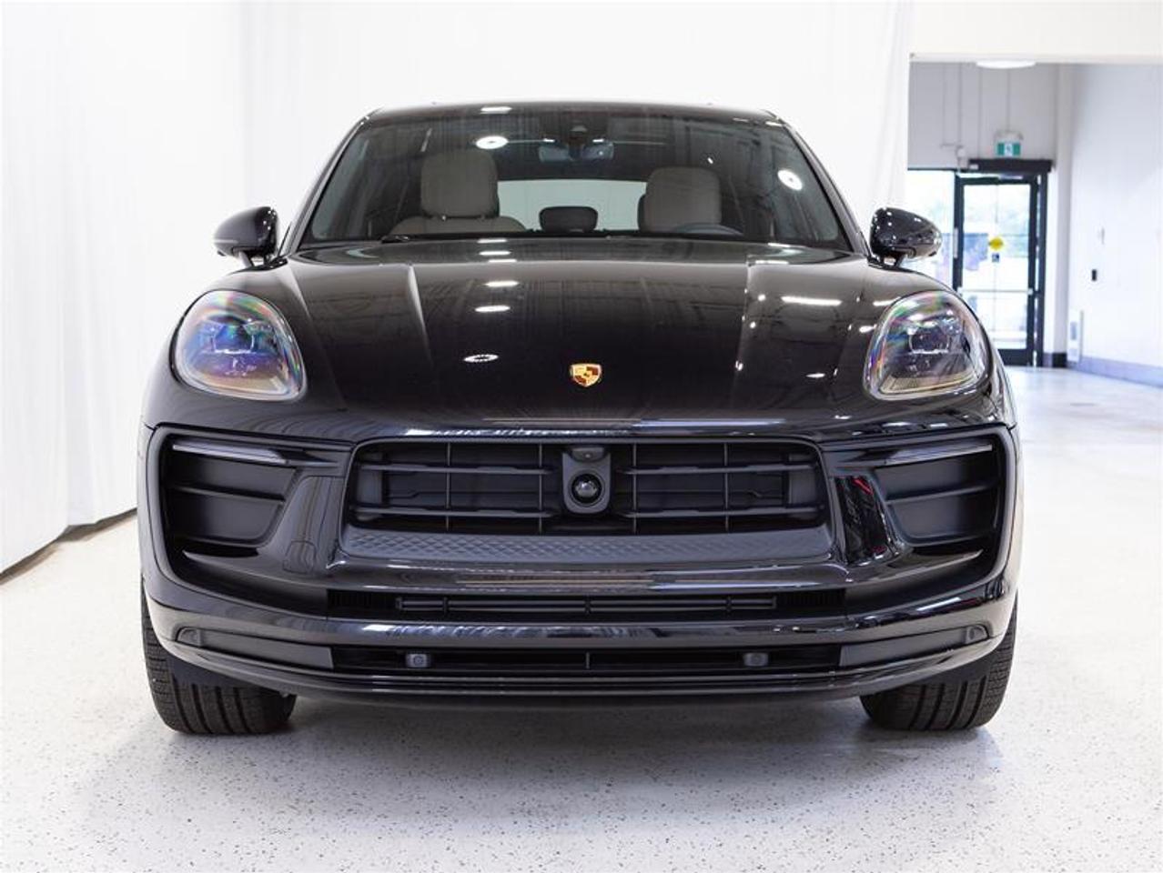 2026 Porsche Macan AWD Photo
