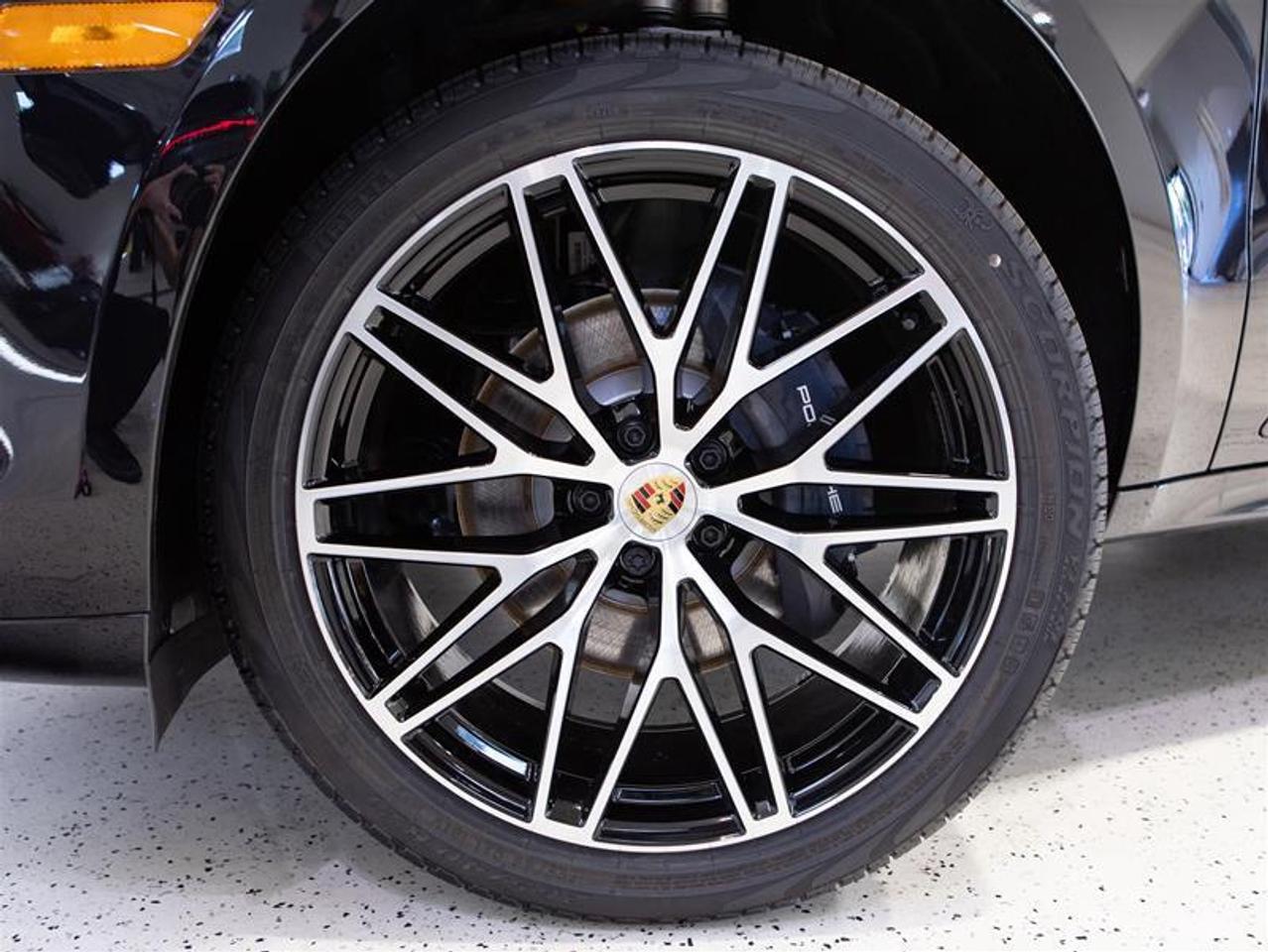 2026 Porsche Macan AWD Photo