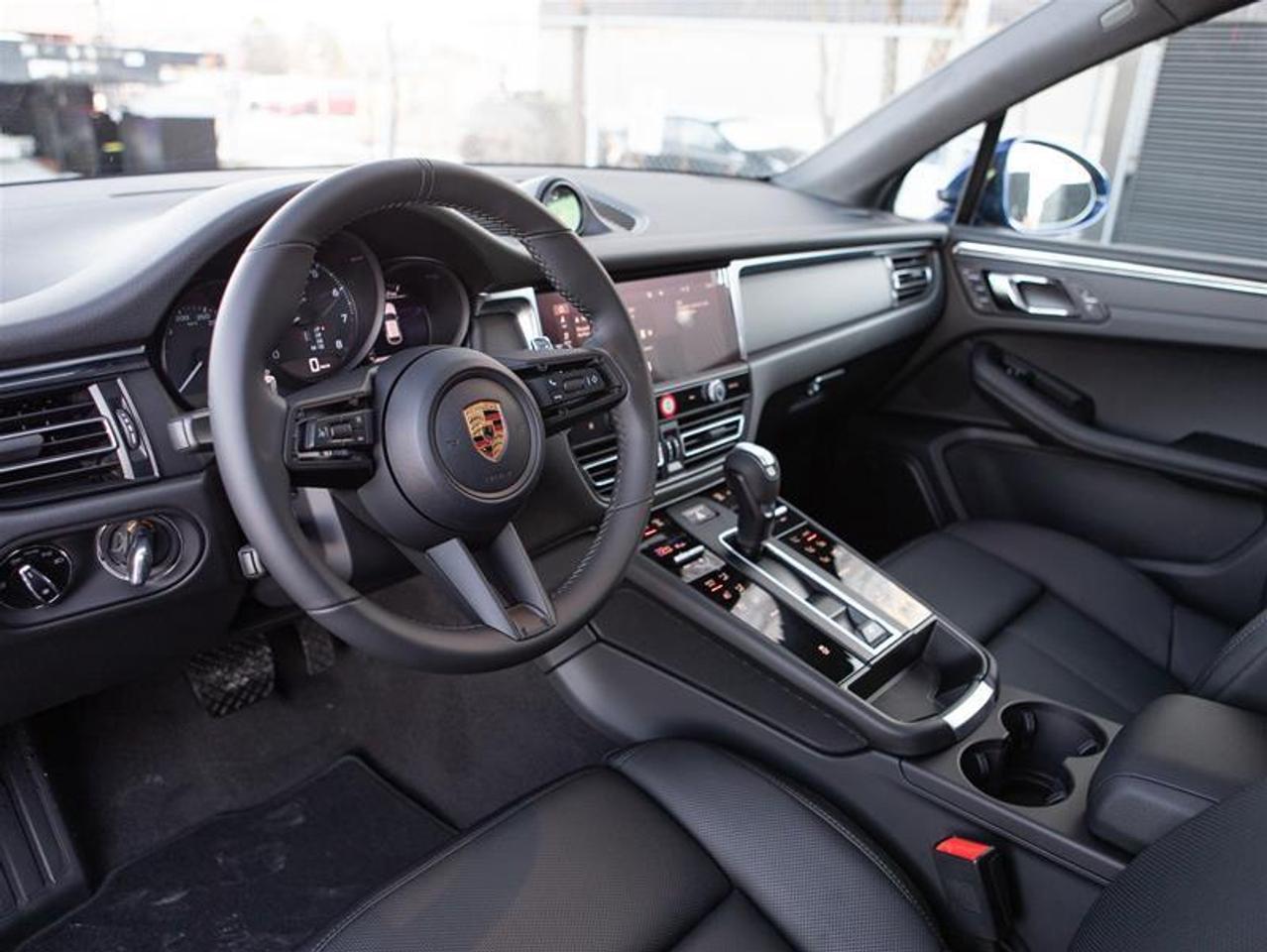 2026 Porsche Macan AWD Photo