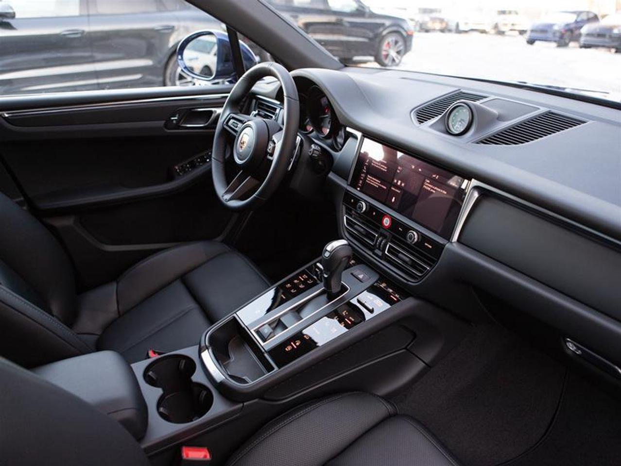 2026 Porsche Macan AWD Photo