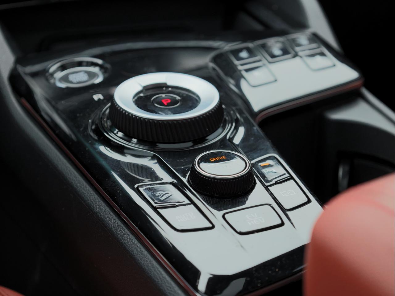 2025 Kia Sportage Plug-In Hybrid SX AWD   Blindview Monitor   Digital Cluster Photo