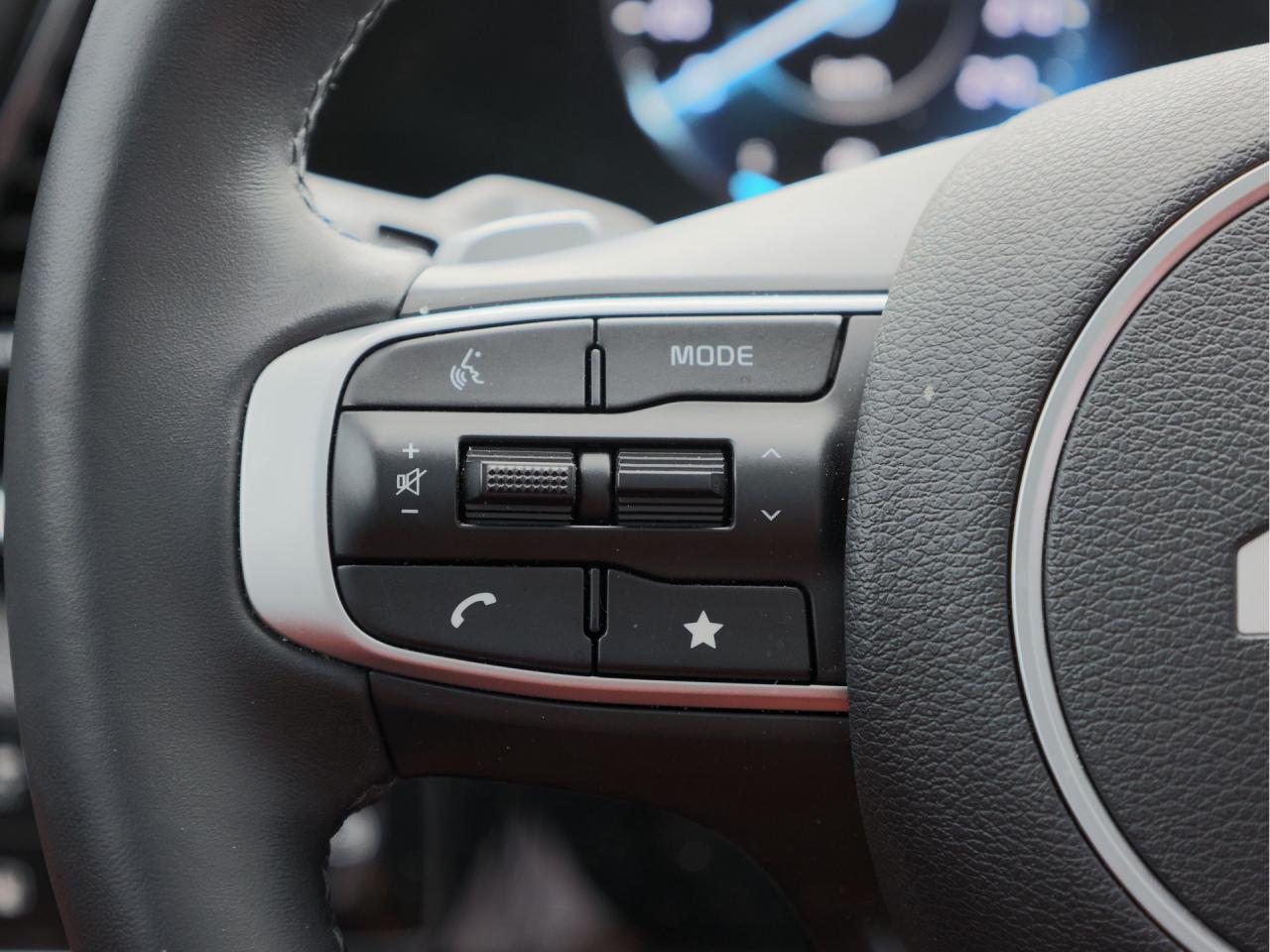 2025 Kia Sportage Plug-In Hybrid SX AWD   Blindview Monitor   Digital Cluster Photo