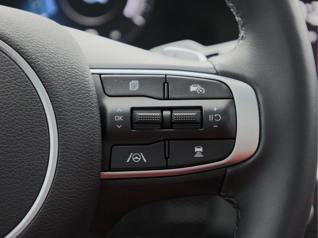 2025 Kia Sportage Plug-In Hybrid SX AWD   Blindview Monitor   Digital Cluster Photo