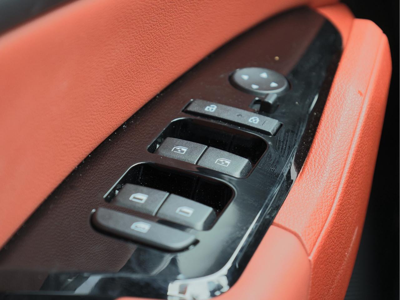 2025 Kia Sportage Plug-In Hybrid SX AWD   Blindview Monitor   Digital Cluster Photo