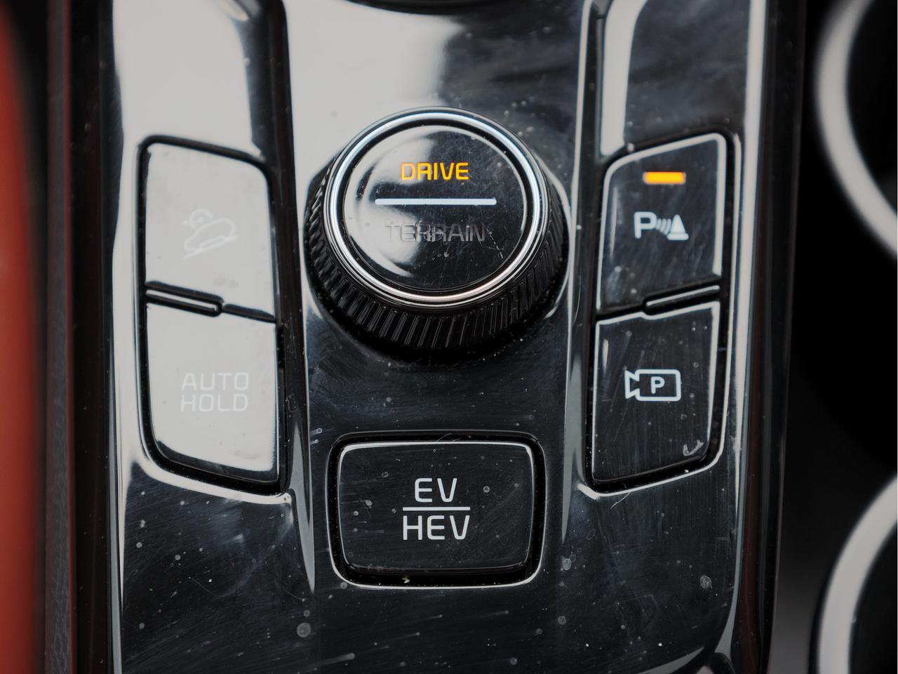 2025 Kia Sportage Plug-In Hybrid SX AWD   Blindview Monitor   Digital Cluster Photo