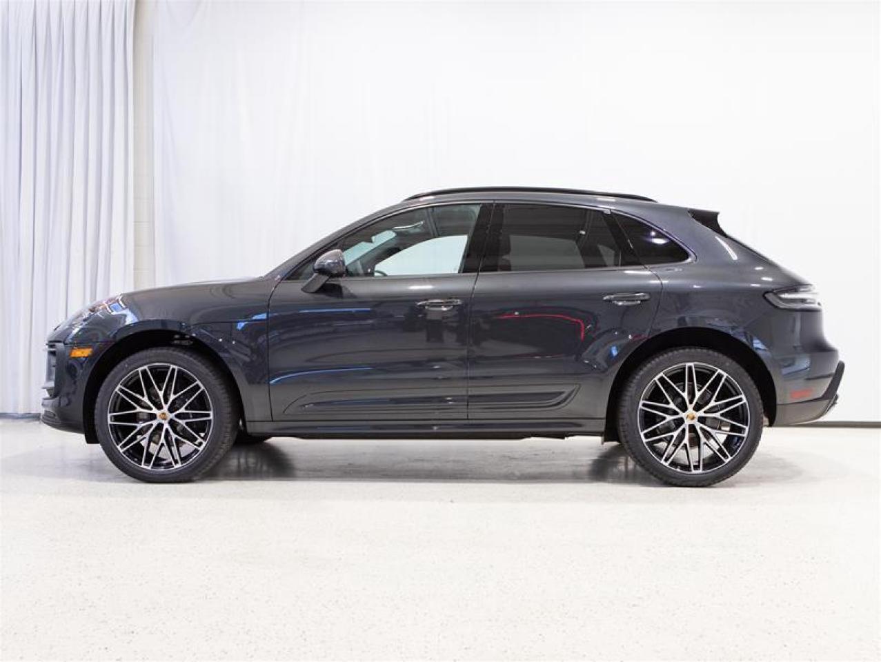 2026 Porsche Macan AWD Photo