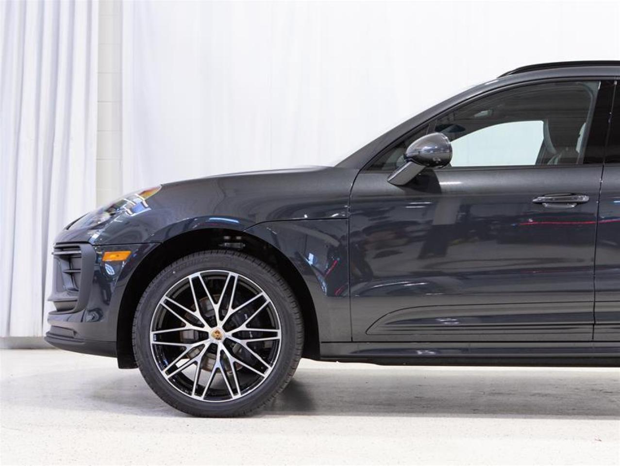 2026 Porsche Macan AWD Photo