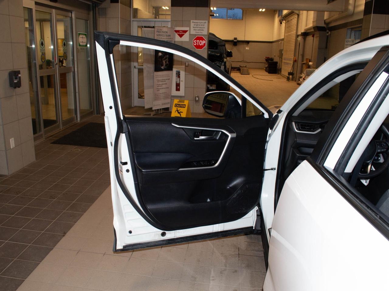 2022 Toyota RAV4 XLE Photo