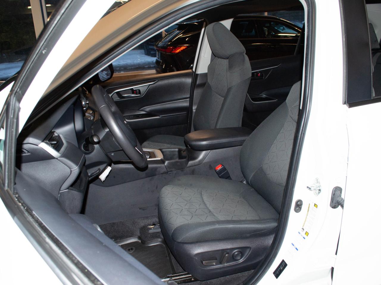 2022 Toyota RAV4 XLE Photo