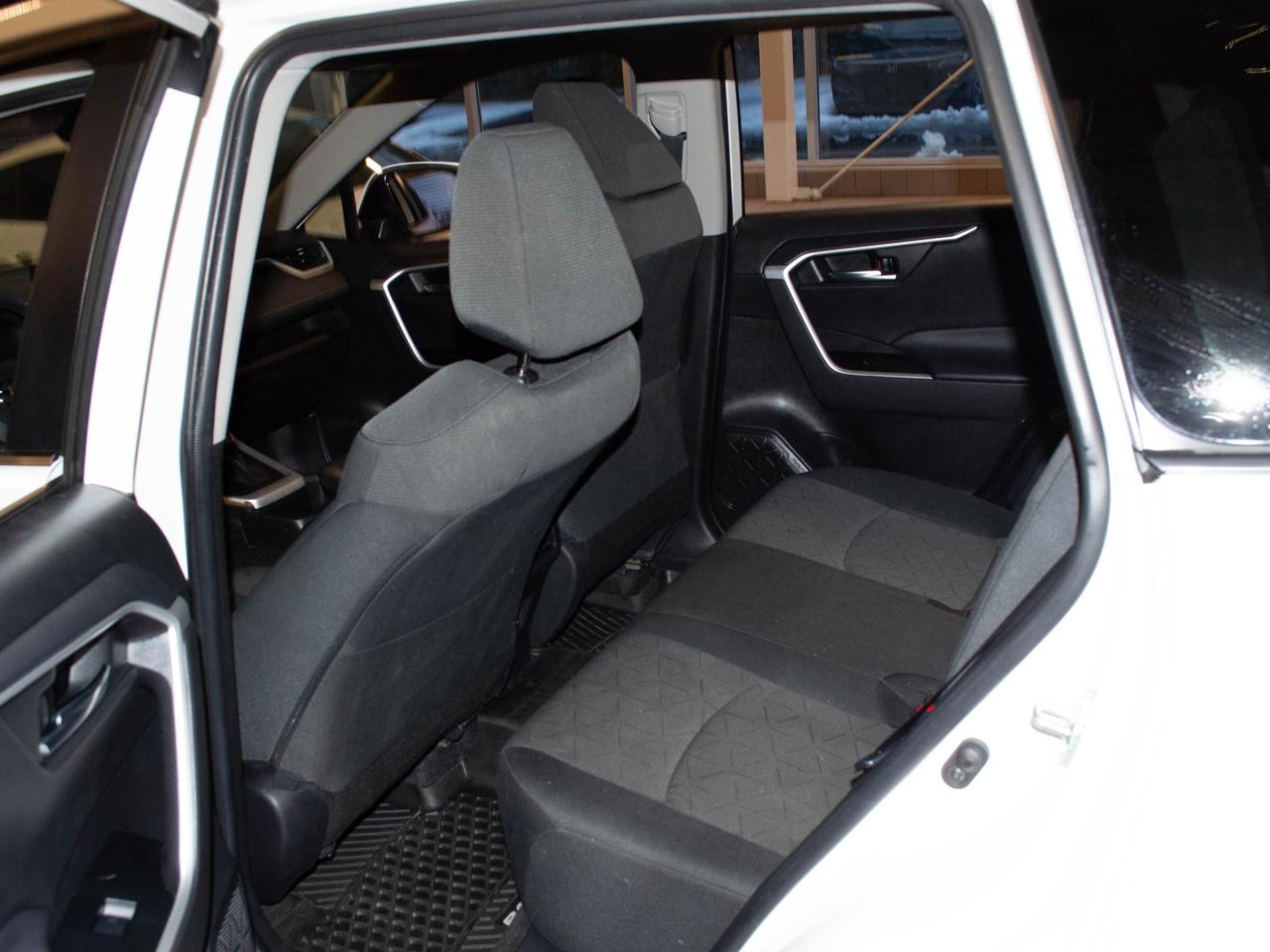 2022 Toyota RAV4 XLE Photo