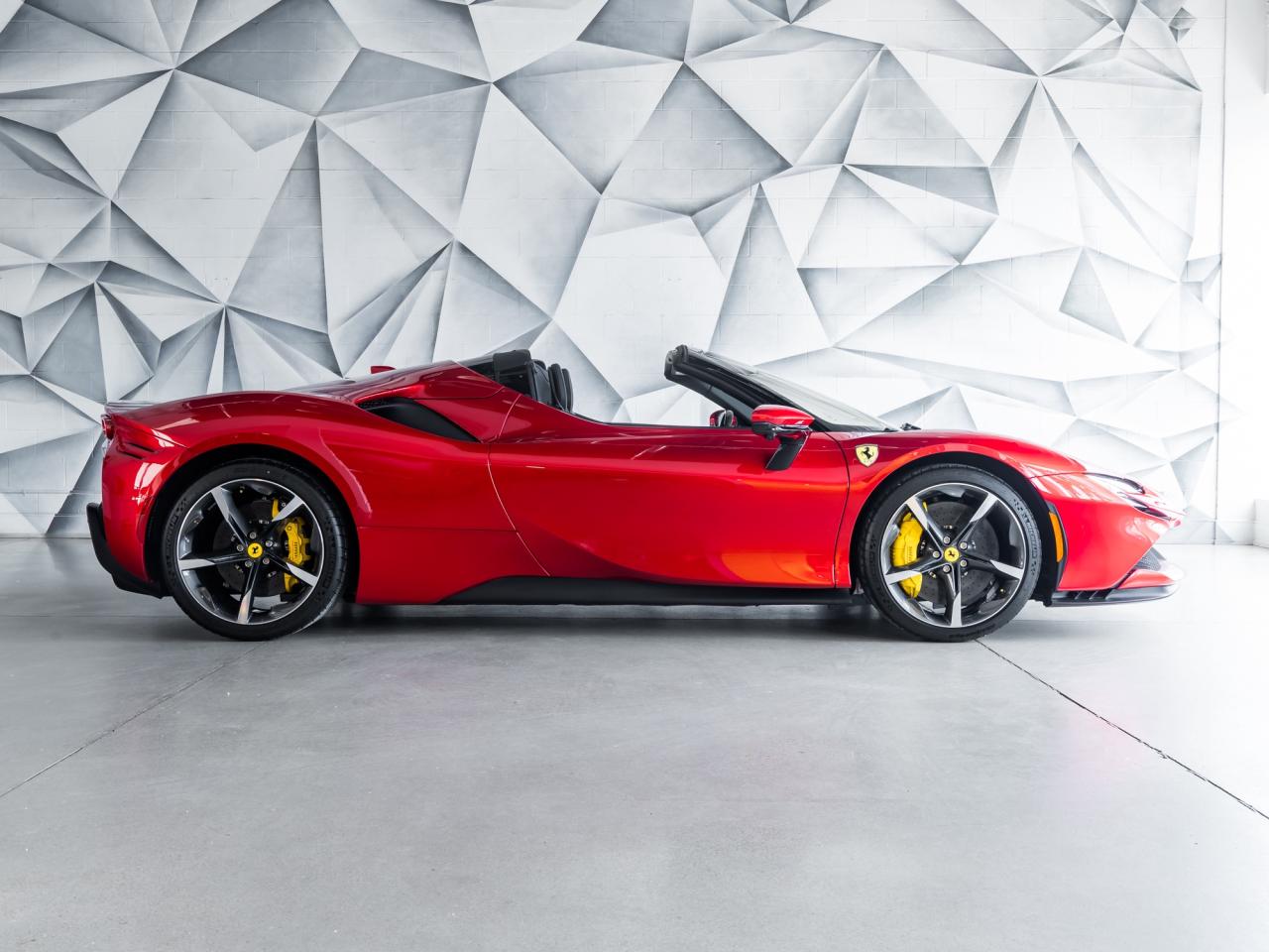 2024 Ferrari SF90 Spider Convertible Photo4