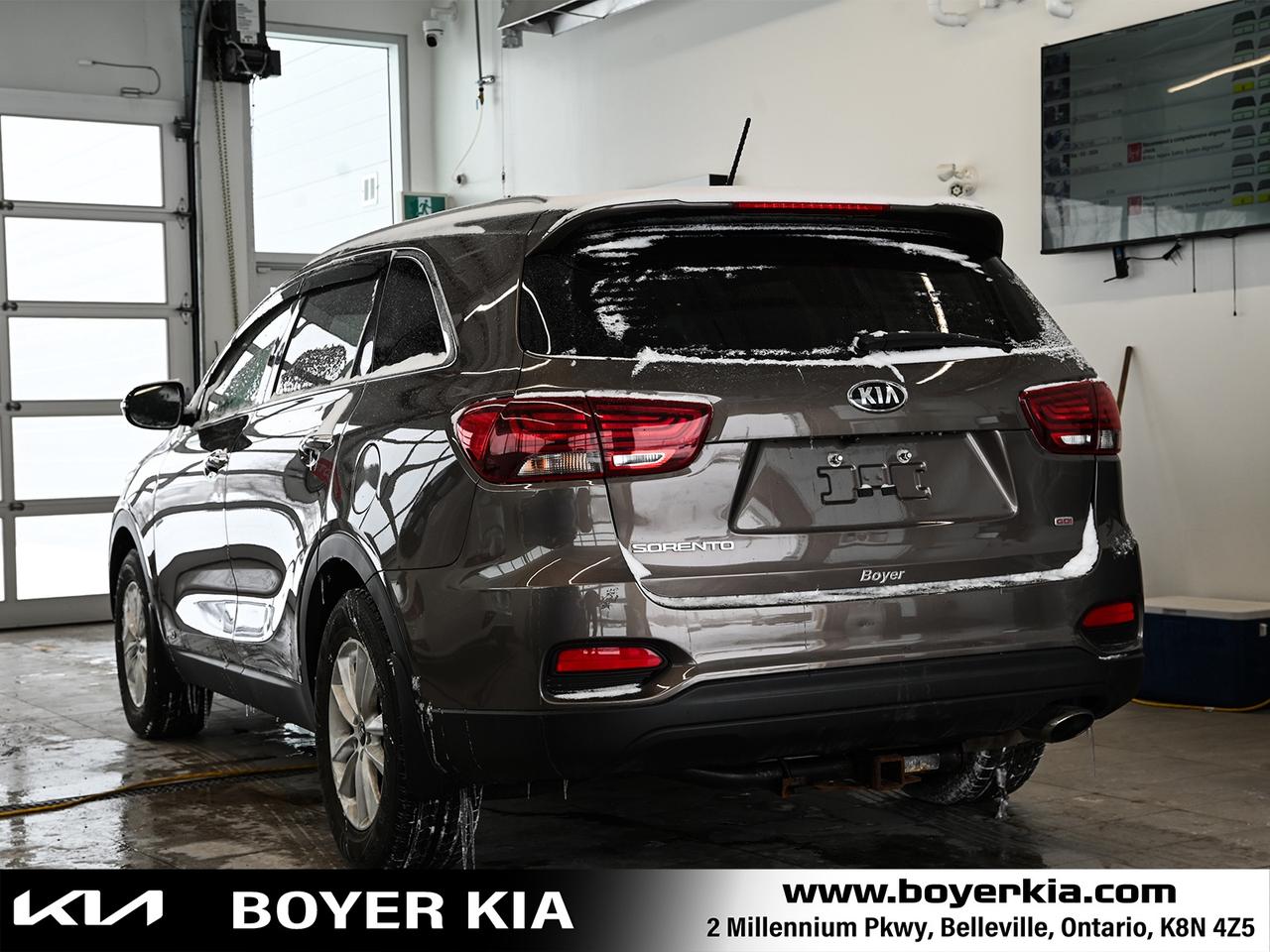 2019 Kia Sorento 2.4L LX Three Row Seating Photo4