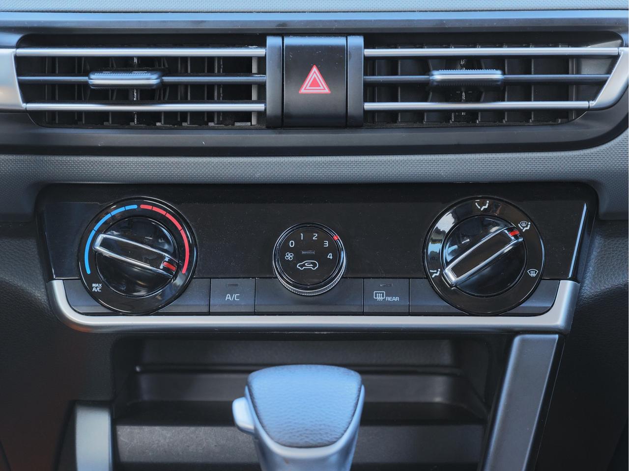 2021 Kia Seltos LX   Blindspot Alert   Heated Seat   Cruise Photo