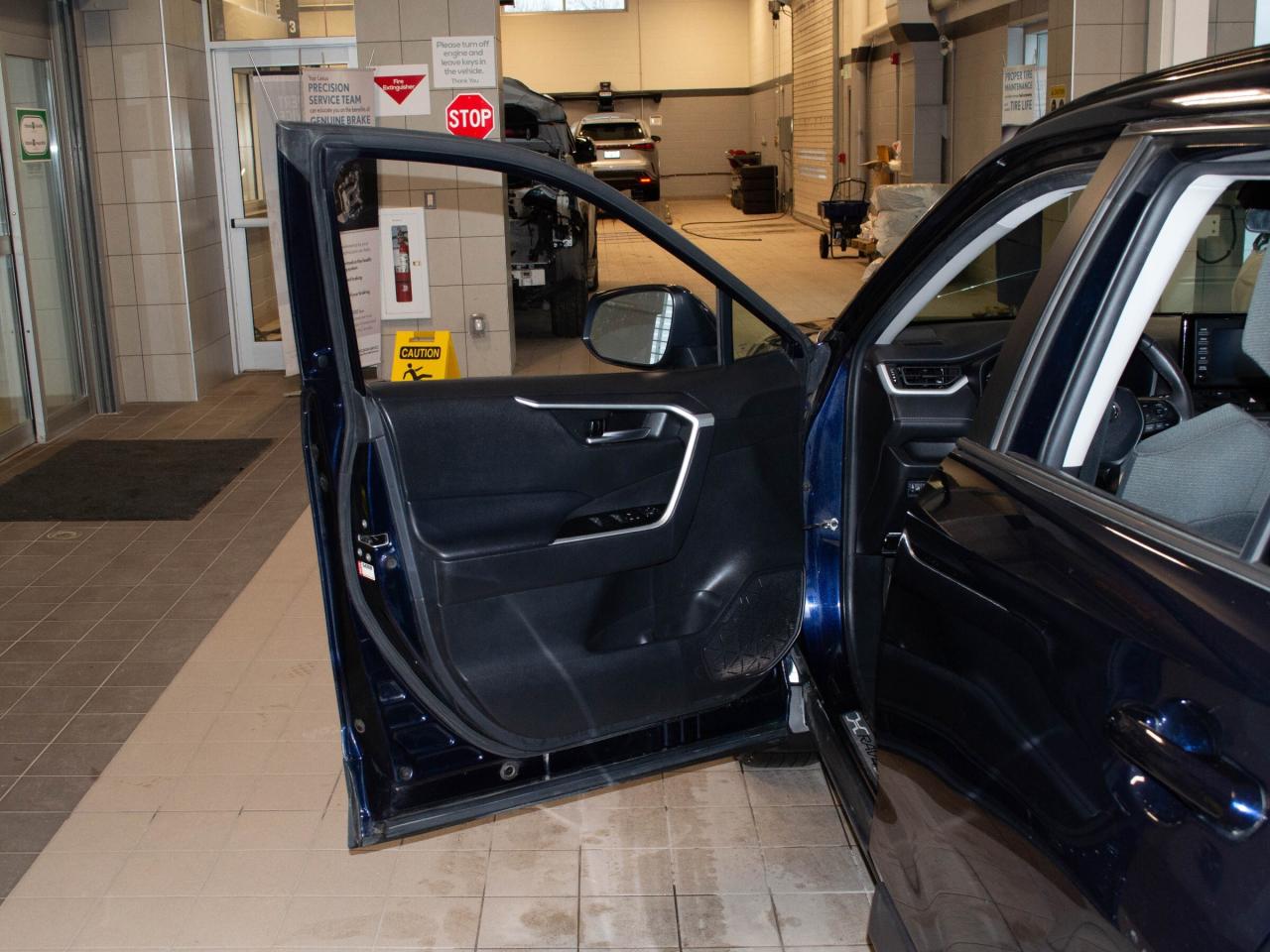 2021 Toyota RAV4 XLE Photo