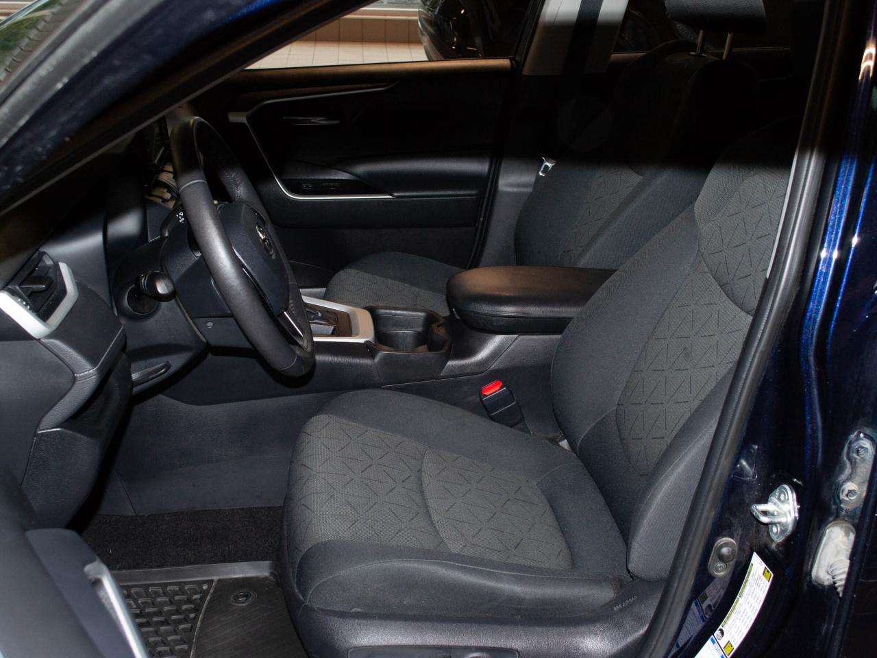 2021 Toyota RAV4 XLE Photo