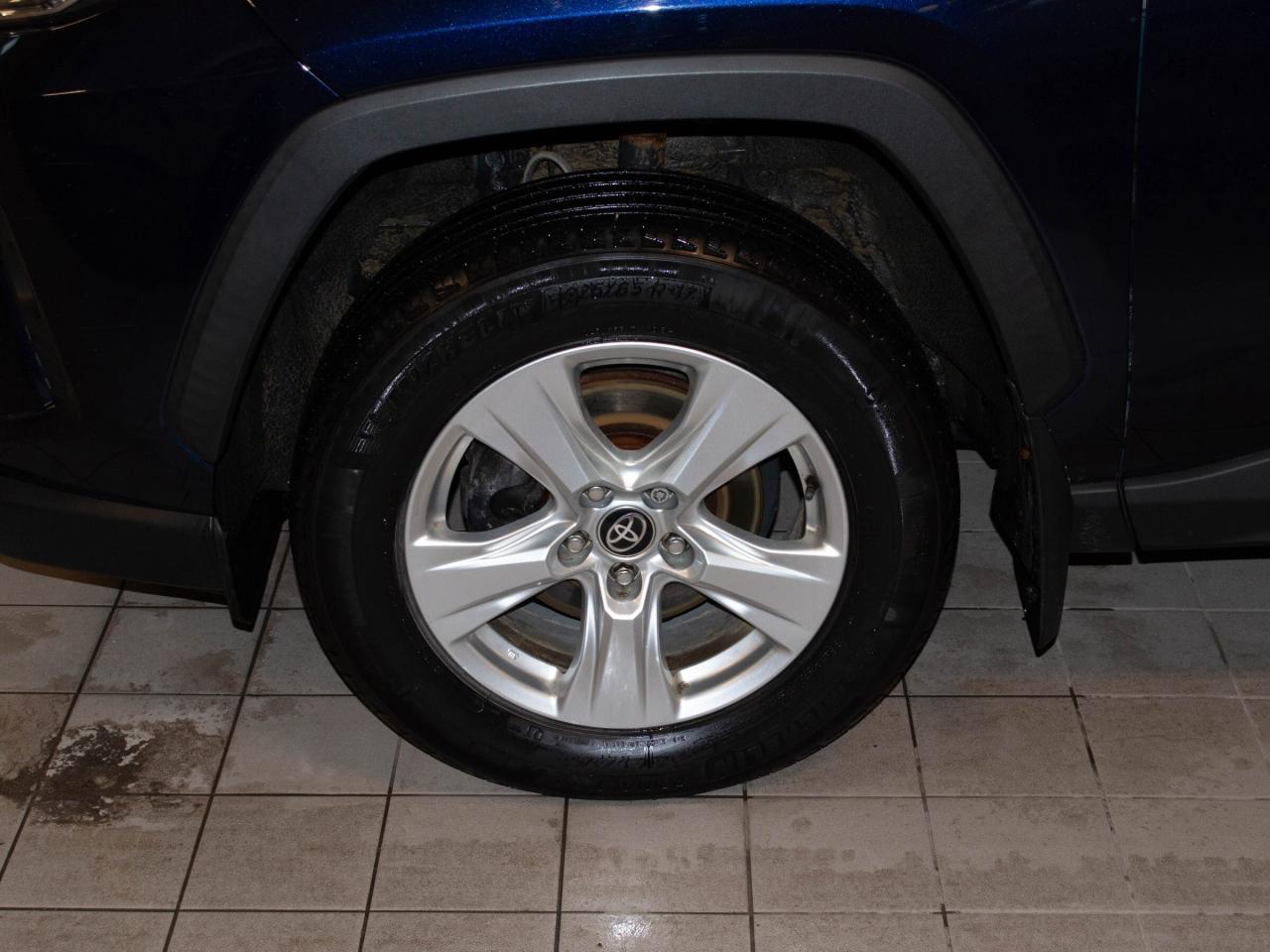 2021 Toyota RAV4 XLE Photo