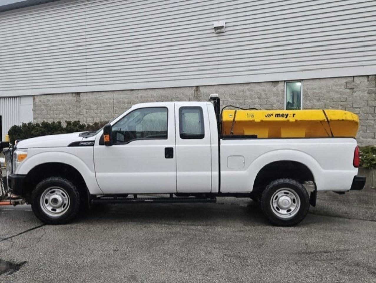 2016 Ford F-250 4WD ARCTIC SNOW PLOW ONLY 80KM-SHORT BOX & SALTER Photo