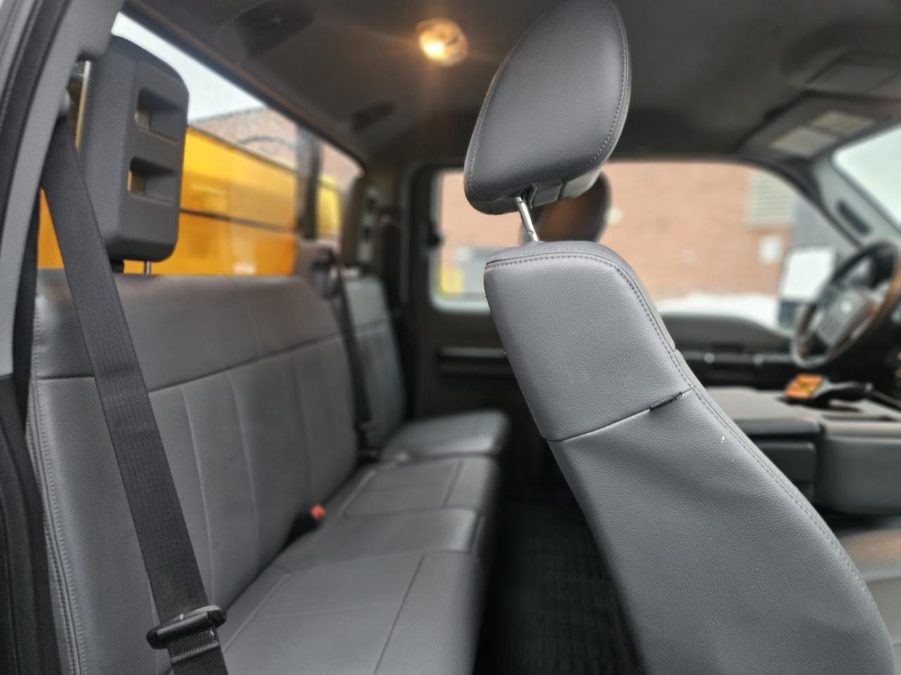 2016 Ford F-250 4WD ARCTIC SNOW PLOW ONLY 80KM-SHORT BOX & SALTER Photo