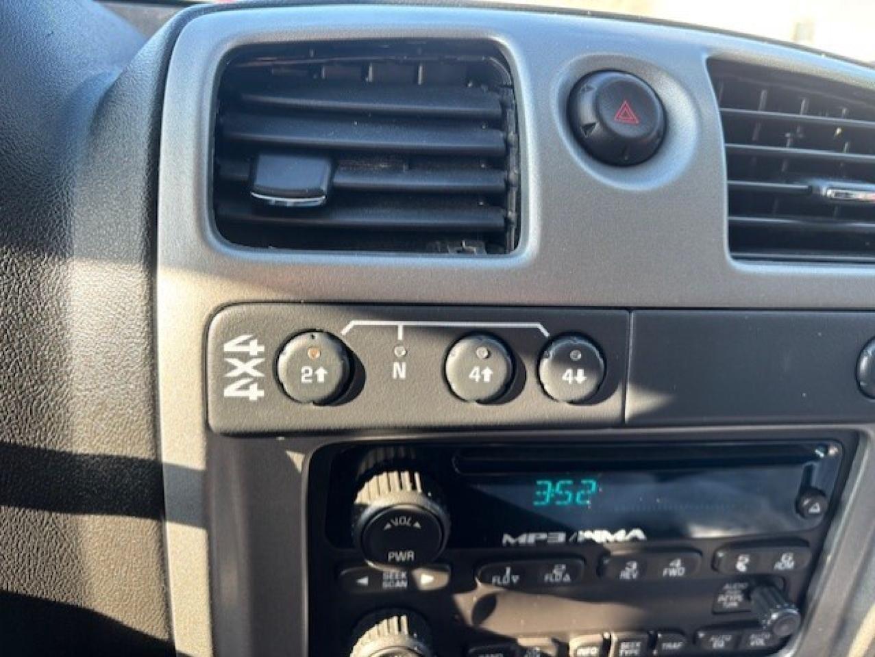 2012 Chevrolet Colorado LT 4X4 **ONLY 44,000KM-1 OWNER-CREW CAB-CERTIFIED* Photo