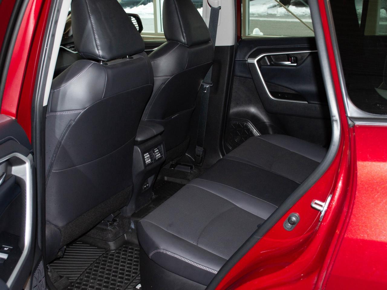 2022 Toyota RAV4 Hybrid Limited Photo