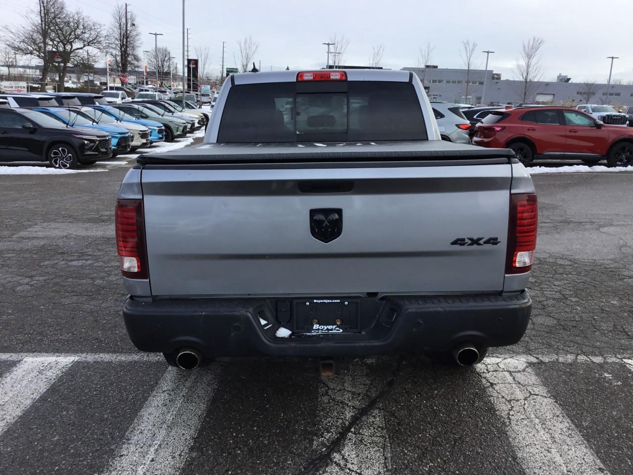 2019 RAM 1500 Classic SLT Photo3