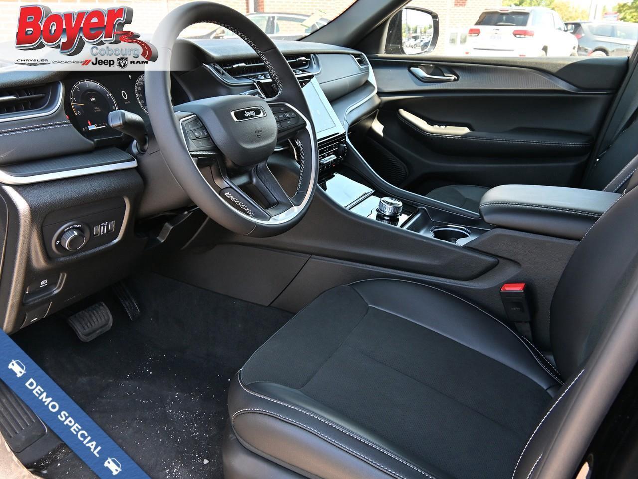 2025 Jeep Grand Cherokee Laredo Photo