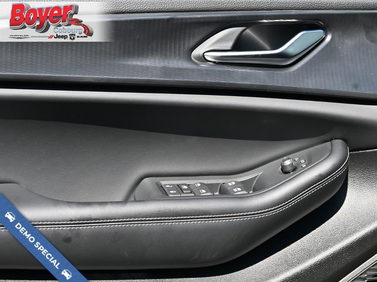 2025 Jeep Grand Cherokee Laredo Photo