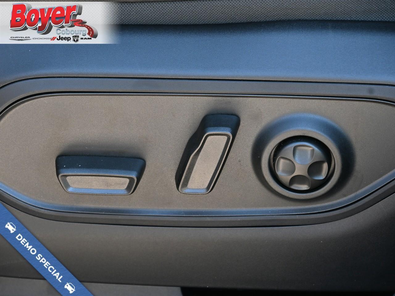 2025 Jeep Grand Cherokee Laredo Photo