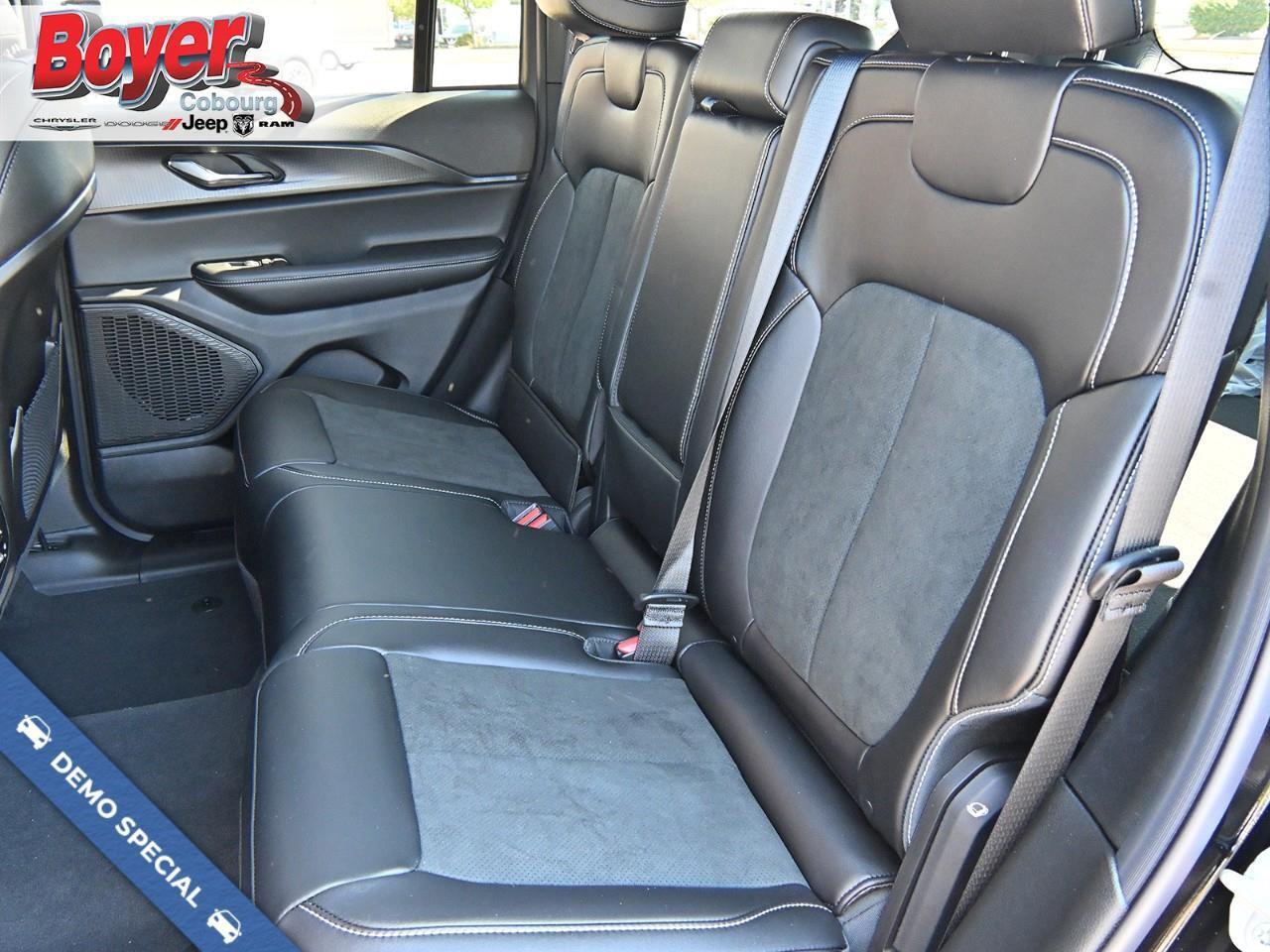 2025 Jeep Grand Cherokee Laredo Photo