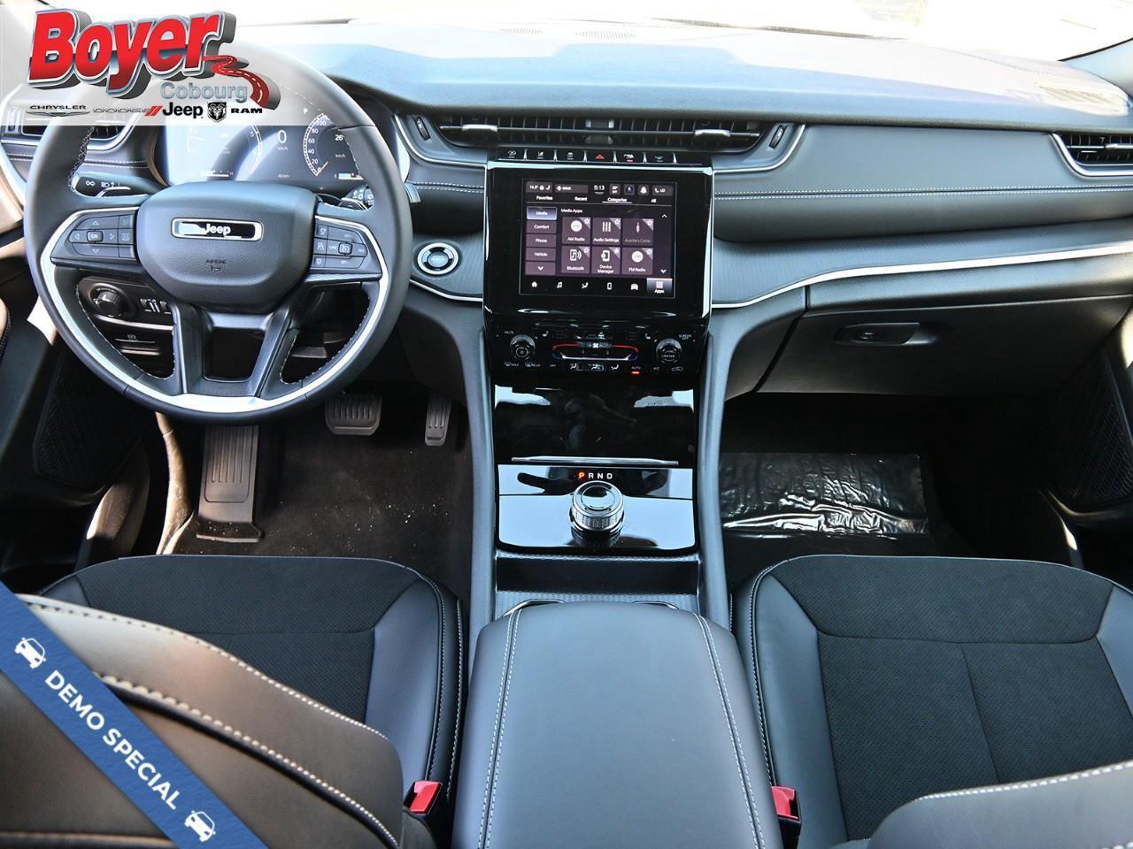 2025 Jeep Grand Cherokee Laredo Photo