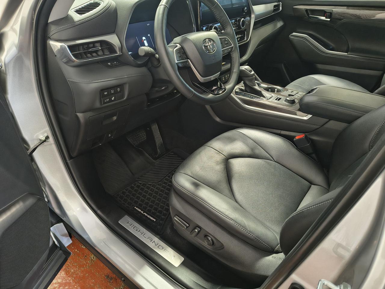 2023 Toyota Highlander PLATINUM AWD Photo0