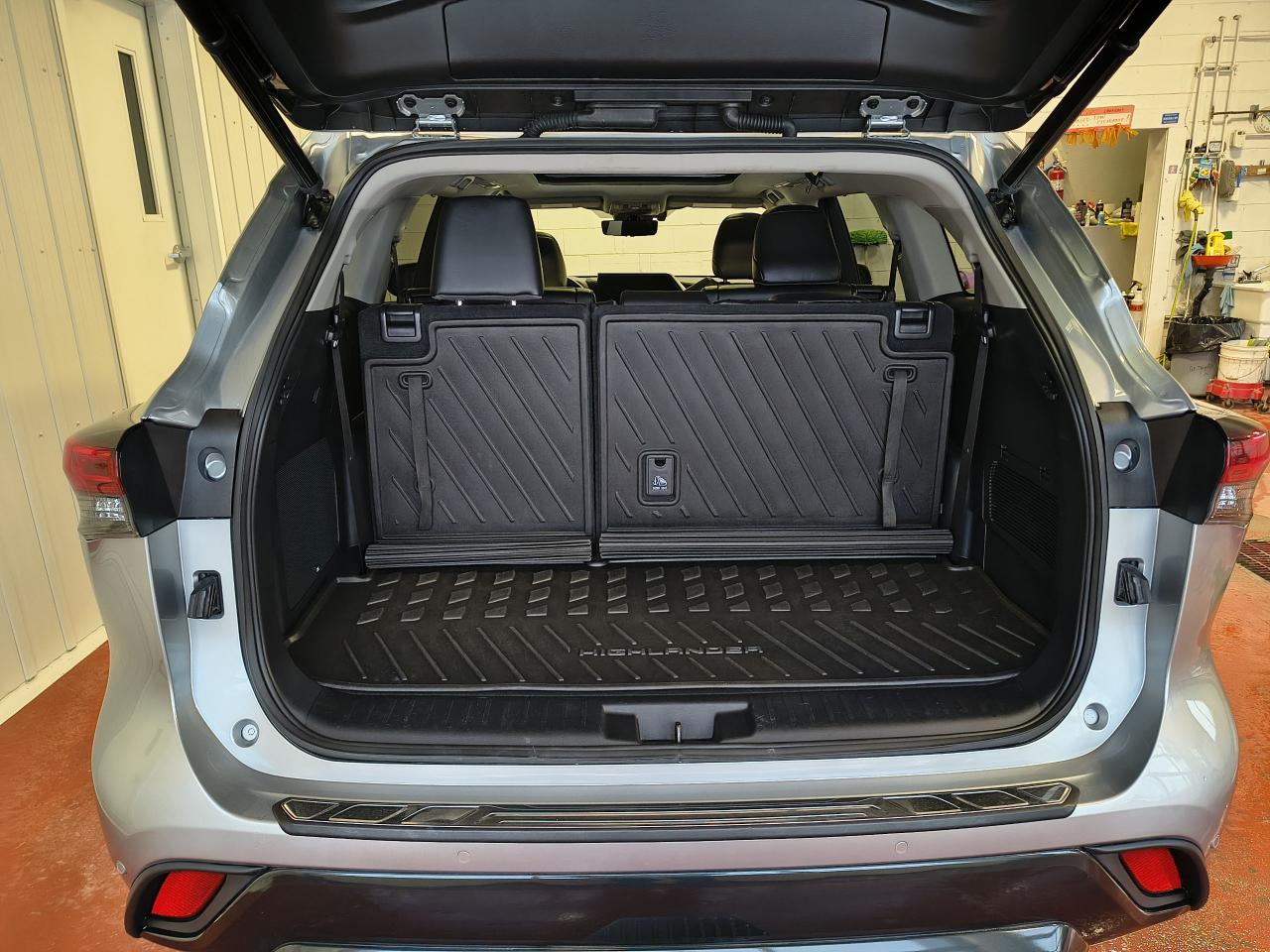 2023 Toyota Highlander PLATINUM AWD Photo0