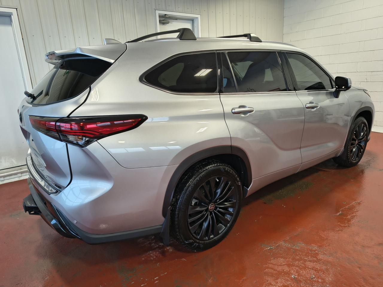 2023 Toyota Highlander PLATINUM AWD Photo0