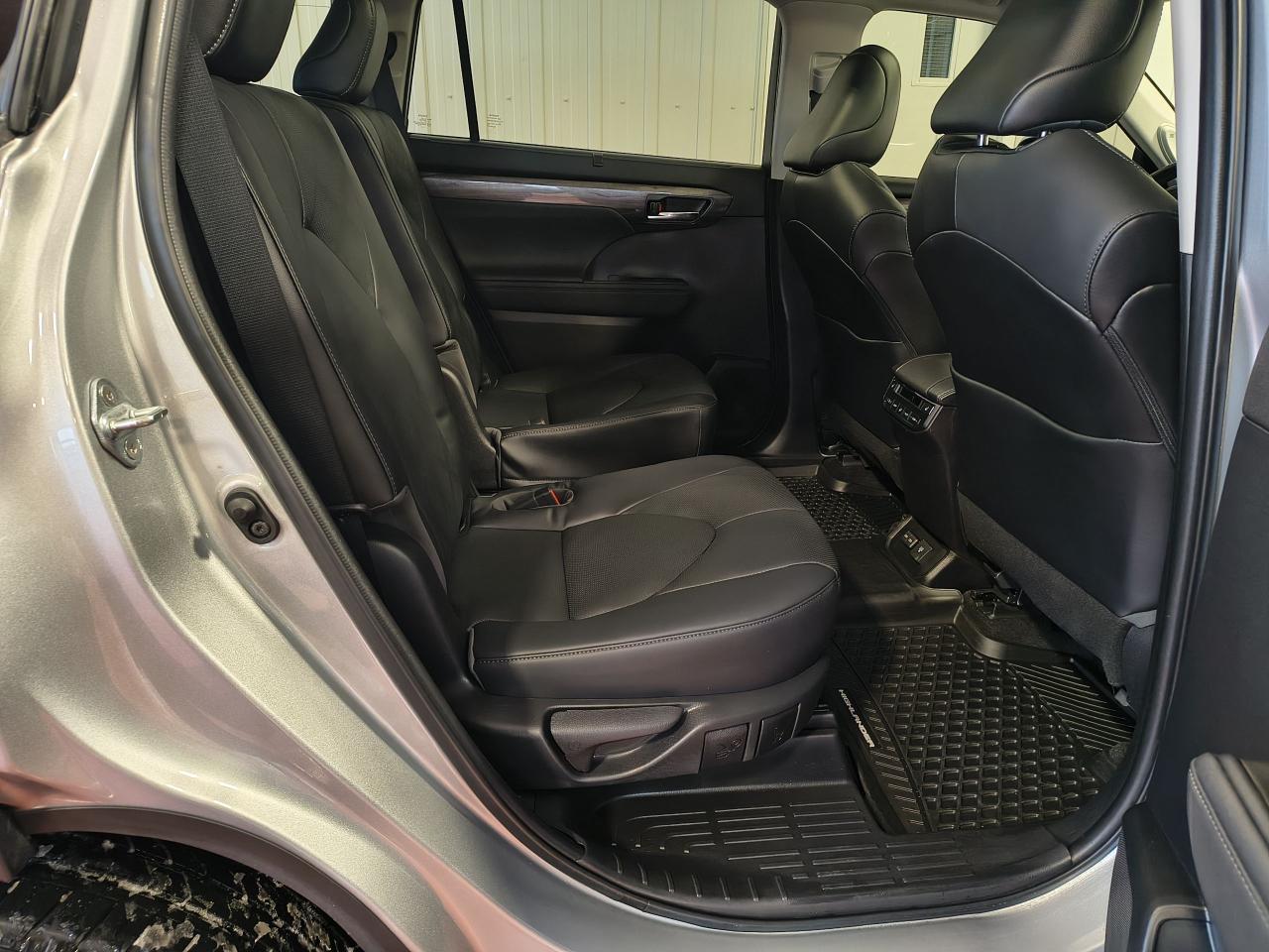 2023 Toyota Highlander PLATINUM AWD Photo0