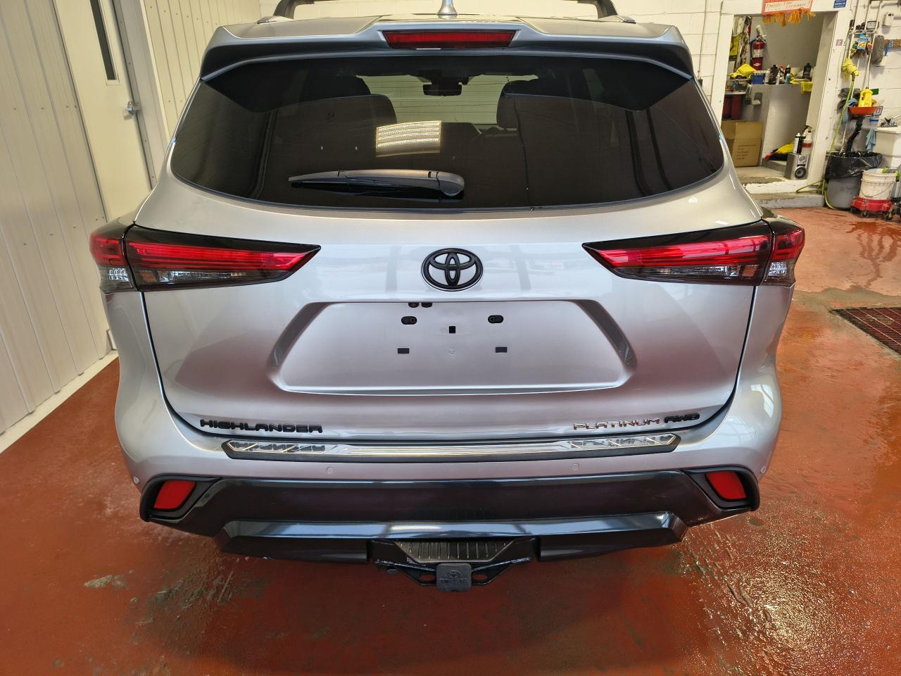 2023 Toyota Highlander PLATINUM AWD Photo0