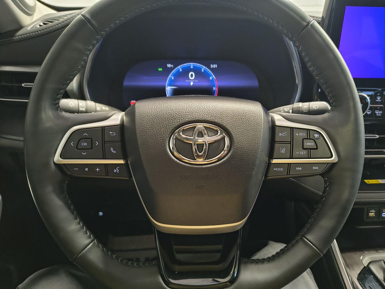 2023 Toyota Highlander PLATINUM AWD Photo0