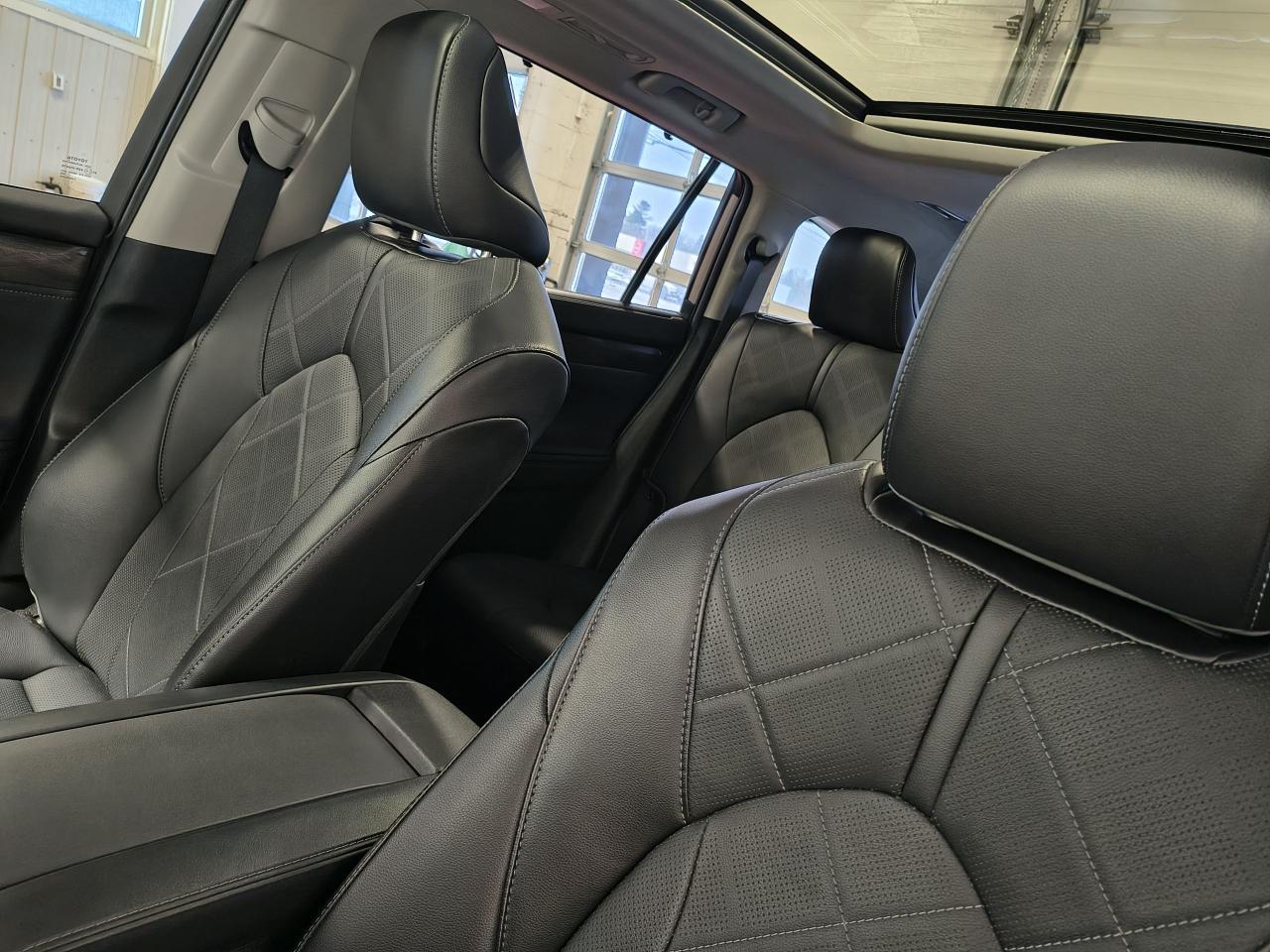 2023 Toyota Highlander PLATINUM AWD Photo0