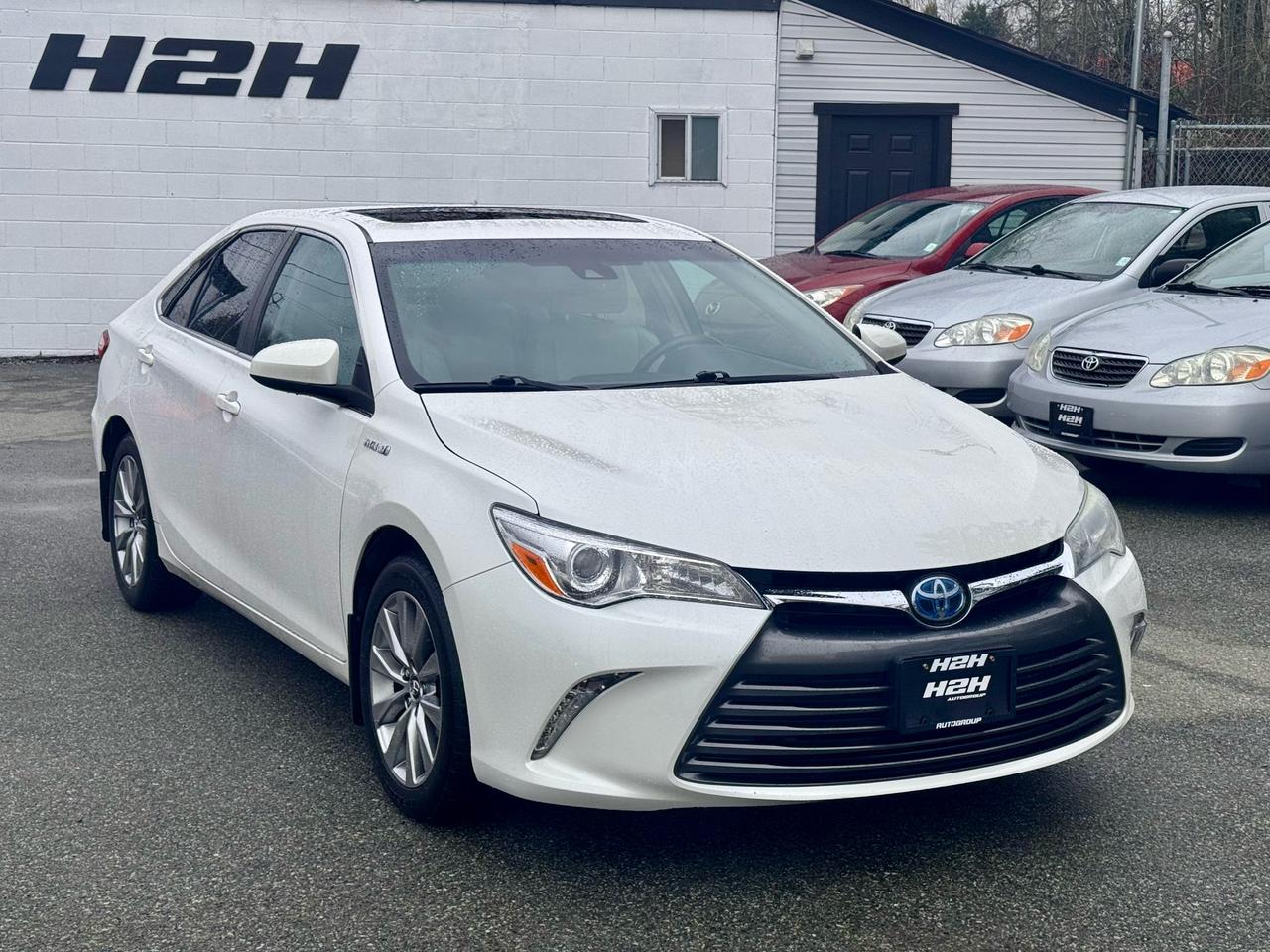 2016 Toyota Camry FINANCING AVAILABLE Photo3